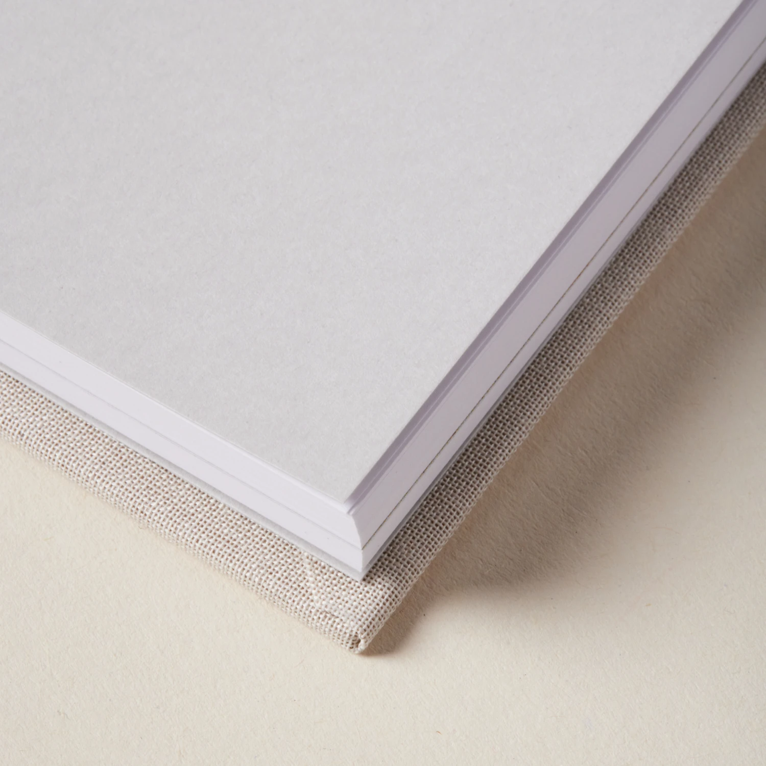Livre photo couverture tissu titre doré